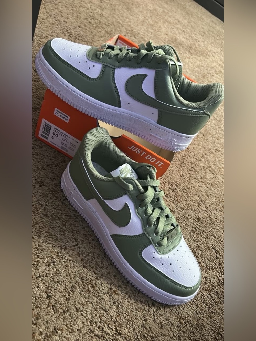 Nike Kids Low-Top Sneakers in Olive Green and White